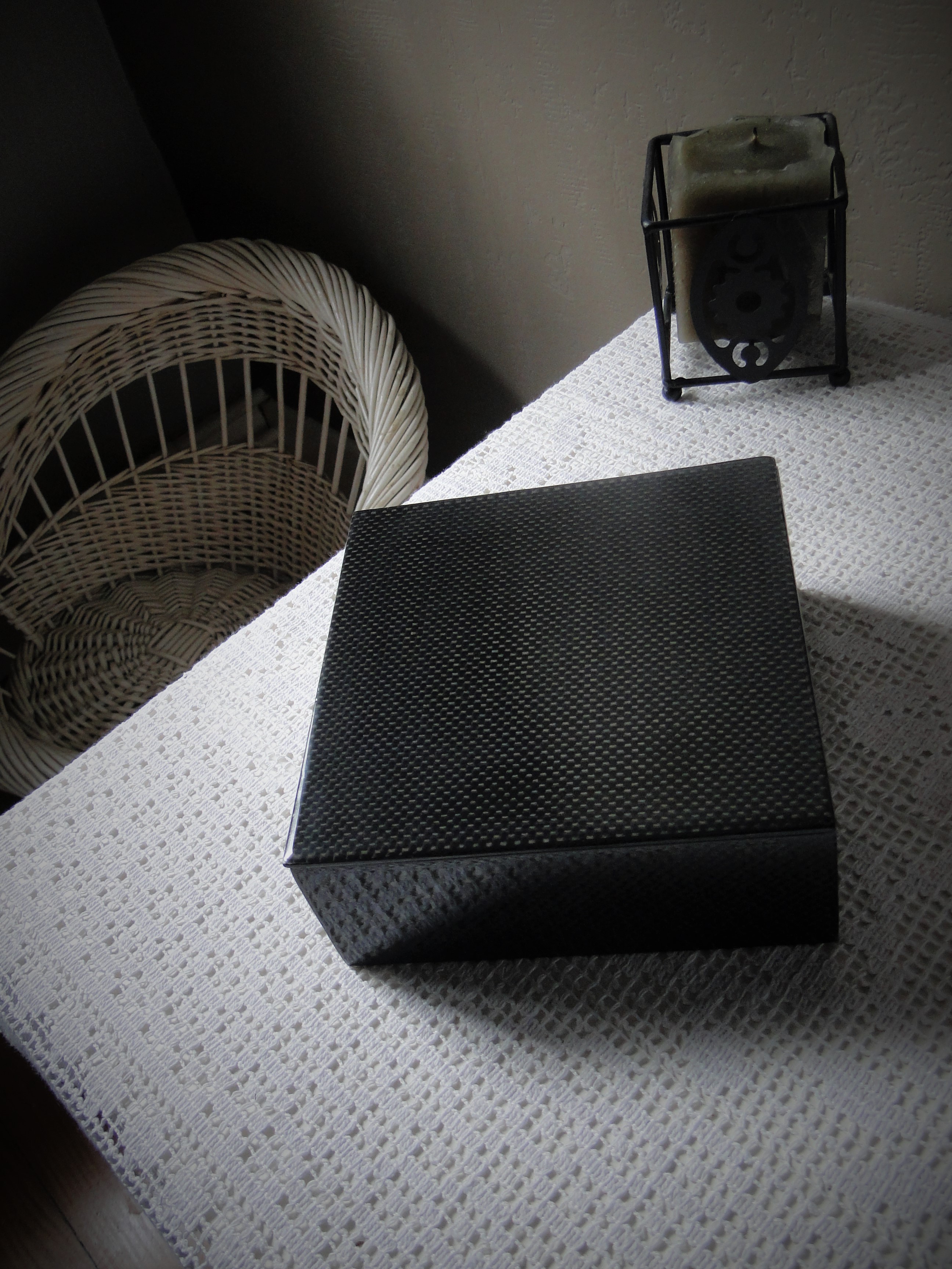 Boîte (fibre carbone, résine epoxy, intérieur cuir)